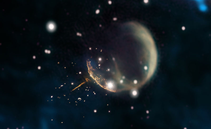 Pulsar ‘Bala de Cañón’ y el remanente de supernova CTB 1 / Imagen compuesta por Jayanne English, Universidad de Manitoba, con el uso de datos de NRAO/F. Schinzel, DRAO/Canadian Galactic Plane Survey y NASA/IRAS