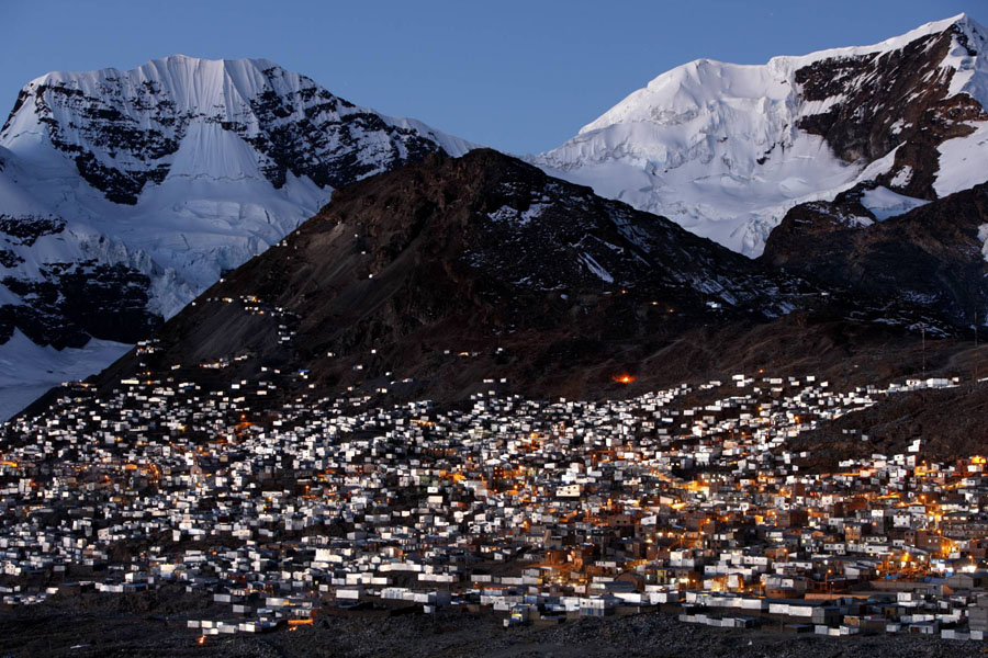La ciudad minera de La Rinconada, en los Andes de Perú, a 5.099 metros de altura. JOHNNY HAGLUND GETTY