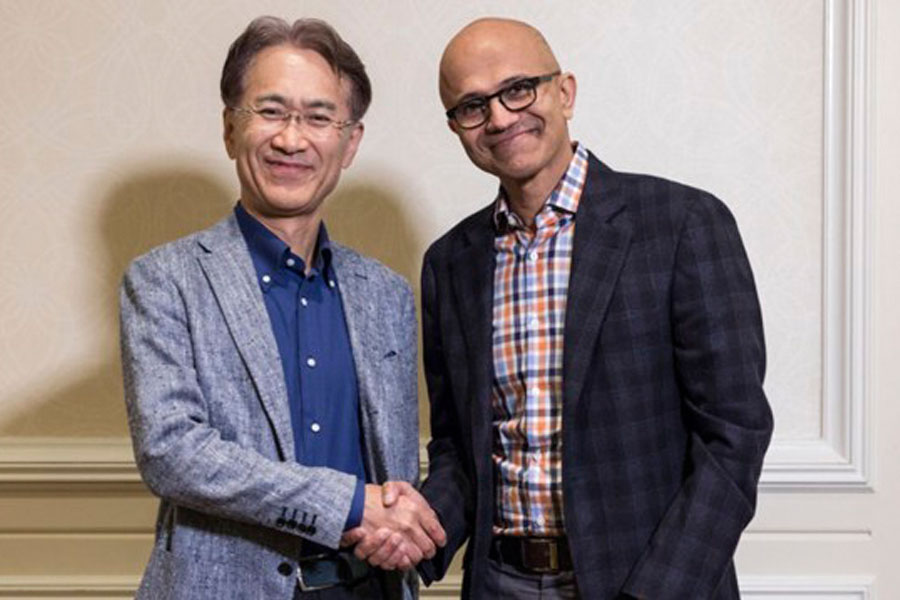 ( Kenichiro Yoshida, CEO de Sony y Satya Nadella, CEO de Microsoft) Microsoft