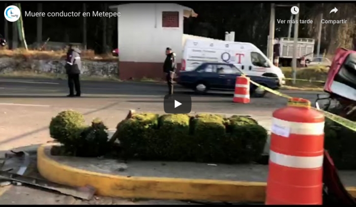 Muere conductor al volcar su auto en Metepec