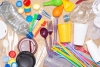 Rumania prohibirá los cubiertos, popotes y otros objetos desechables de plástico