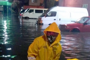 Autos continúan sumergidos por afectaciones de lluvias en la CDMX