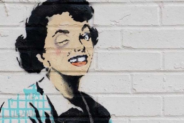 ¡Una más! Banksy revela nueva obra contra la violencia doméstica
