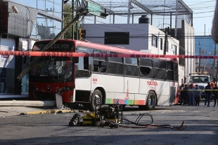 Muere uno en accidente con autobús de pasajeros