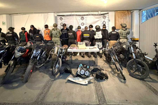 Siete detenidos mientras desarmaban motos robadas en Toluca