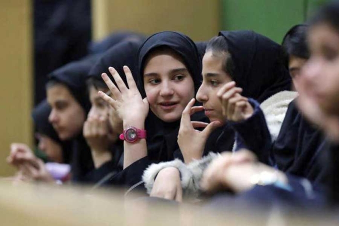Irán sufre una oleada de envenenamientos con gas en colegios femeninos