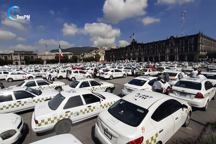 Movilización de taxistas paraliza el centro de Toluca