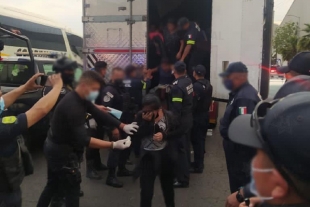 Secretaría de Seguridad rescatan a 47 migrantes que eran transportados en la caja de un tráiler
