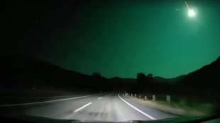 ¡Espectáculo luminoso! Graban caída de meteorito en Turquía