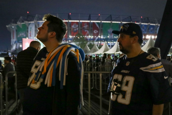 Atraco masivo a fans de la NFL que salieron del Azteca tras partido