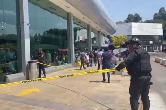 Balacera en central camionera de Taxqueña deja dos muertos