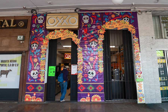 El Oxxo también se viste de Alfeñique