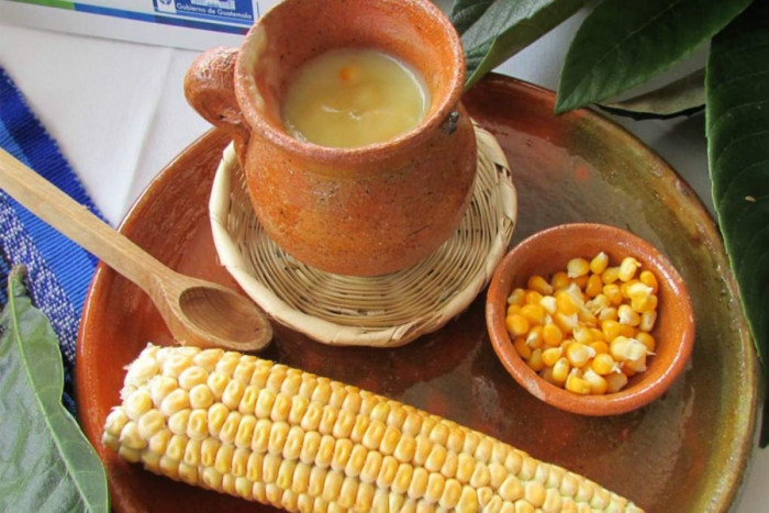 Tres recetas de atole para saciar la sed de los difuntos (y de los vivos también)