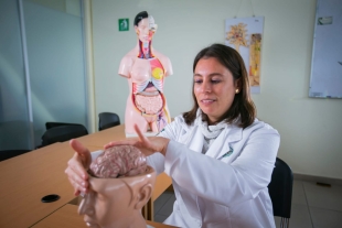 Adriana Cristina Pliego Carrillo, investigadora UAEMéx, incursiona en la neuromodulación aplicada al sistema vestibular