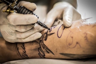 Tatuajes, una tendencia que preocupa a los dermatólogos