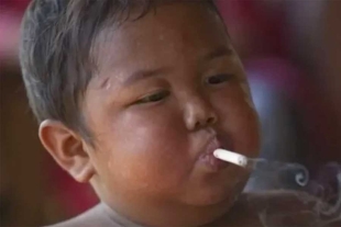 Así luce hoy Aldi Rizal, el bebé que fumaba 40 cigarrillos al día