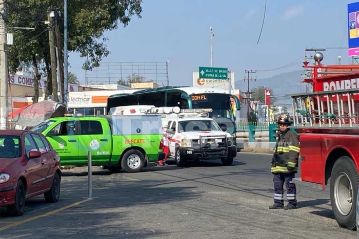 Personal médico y pacientes del IMSS quedan atrapados en elevador