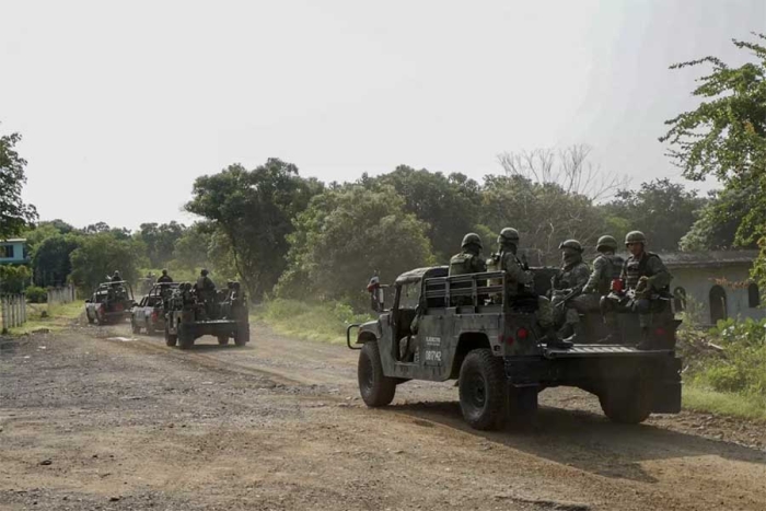Militares son emboscados en Michoacán