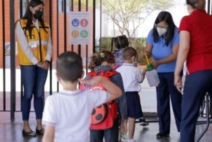 Presidente de la República pide no detener clases presenciales por brotes de COVID