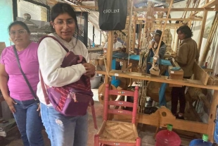 Preservan elaboración artesanal a través de la Escuela del Rebozo en Tenancingo