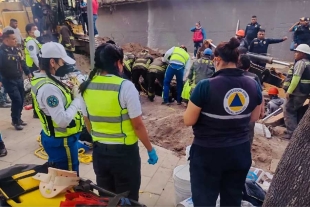 Muere una persona en derrumbe de obras de drenaje en Miguel Hidalgo; Fiscalía investiga