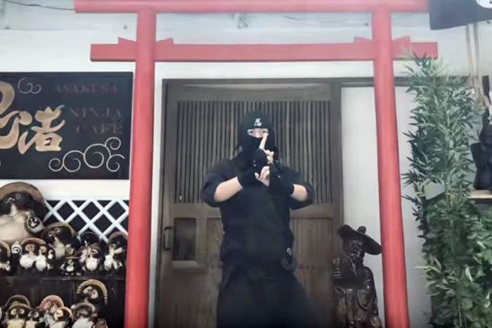 Bar ninja donde puedes lanzar una shuriken abrirá en Japón