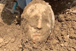 Una “íntegra” cabeza de mármol aparece en obras de remodelación en Roma