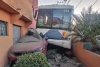Choca autobús de pasajeros contra vivienda en la México-Pachuca, hay 3 heridos