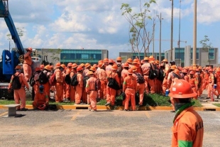 Huelga en Dos Bocas es por disputa entre sindicatos: AMLO