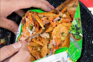 ¿Tostitos con ceviche? Te contamos que marisquería de CDMX maneja este menú