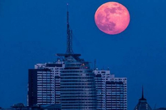 La luna se está encogiendo