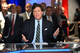 Presentador de noticias deja Fox News tras escándalo de presunto fraude electoral