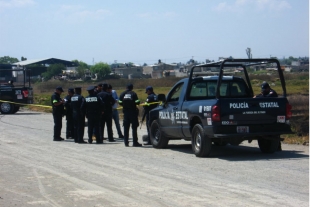 Encuentran a hombre embolsado a un costado del Río Lerma