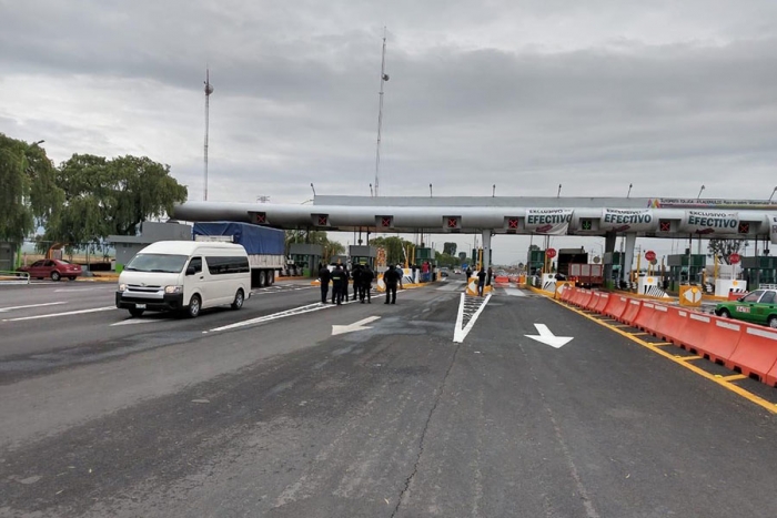 Campesinos bloquean la carretera Toluca-Atlacomulco