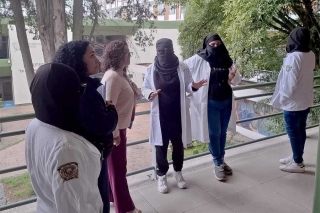 Rectora de la UAEMéx, Martha Patricia Zarza Delgado mantiene diálogo con estudiantado de Medicina y FACTUR