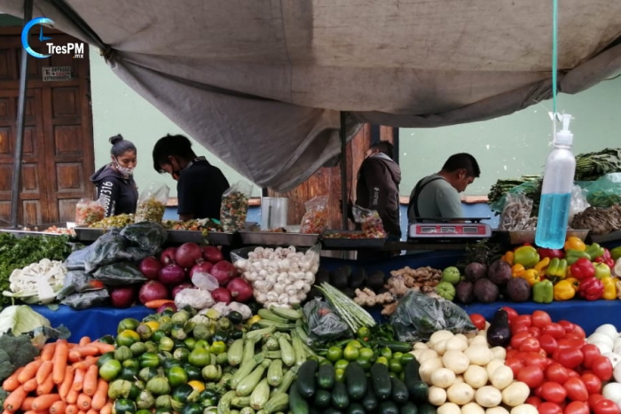 Pese a protestas de vecinos, se instaló tianguis tradicional de Metepec