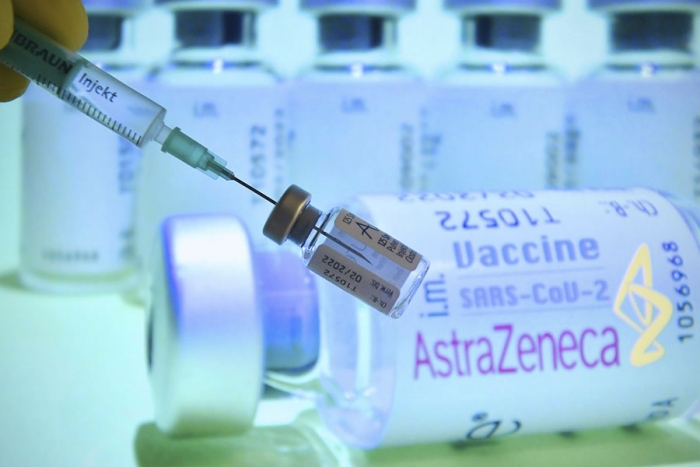 UE retomará vacunación con AstraZeneca