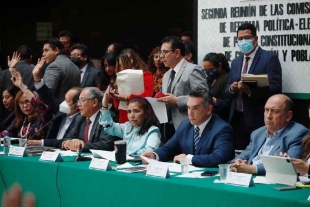 Reforma electoral de AMLO avanza en comisiones; pasa al pleno de San Lázaro