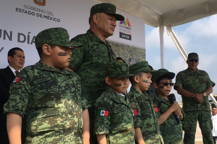 Milicia recibe lección de vida de niños que fueron soldados por un día