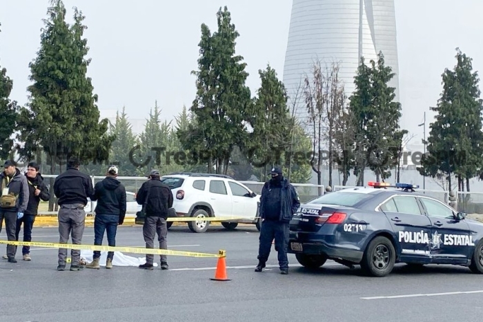 Arrollan a peatón frente a Torres Bicentenario en Toluca