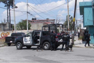 Evacuan kinder por cateo a una casa en Otzacatipan; indagan carros robados