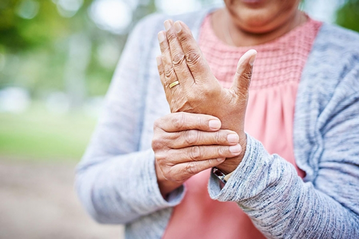 Al menos 30% de mujeres mayores padecen osteoporosis en México