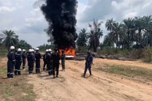 Nigeria: Explosión en refinería ilegal deja al menos una docena de muertos