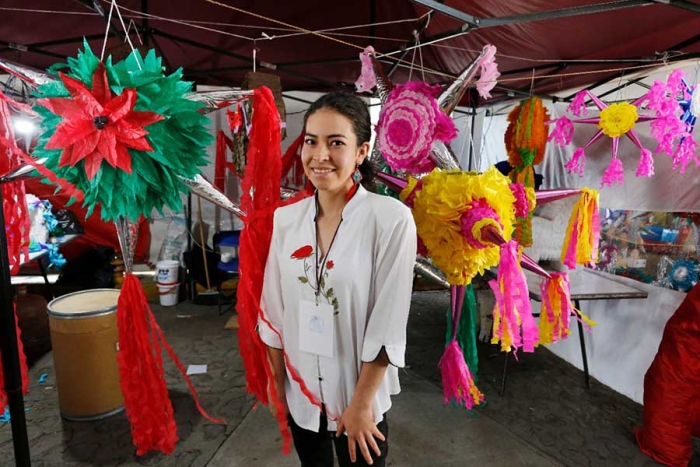 Jóvenes, pieza clave en la preservación de tradiciones como la elaboración de piñatas: Mary Goytia