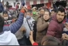 Comerciantes y policías se enfrentan en Santiago Tianguistenco