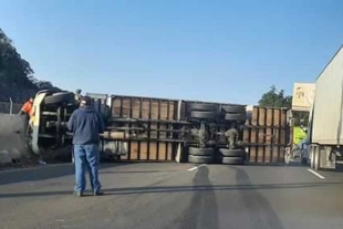 Volcadura de camión provocó cierre parcial de la México-Toluca