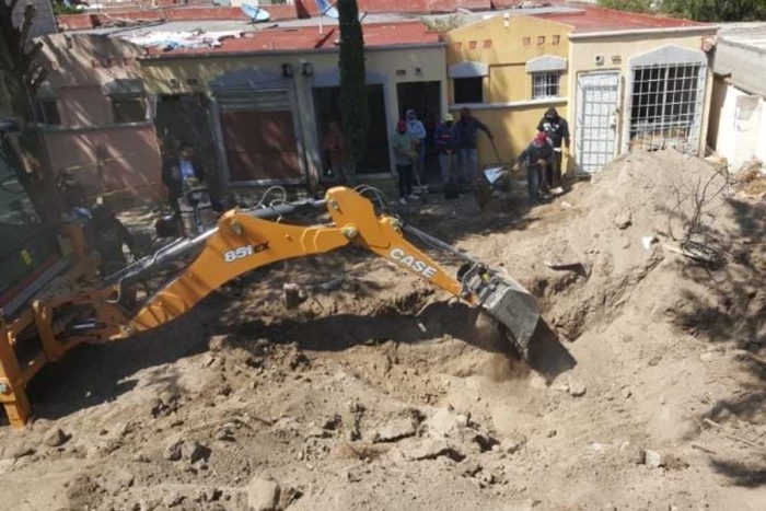 Localizan fosa clandestina en patio de una casa en Zumpango