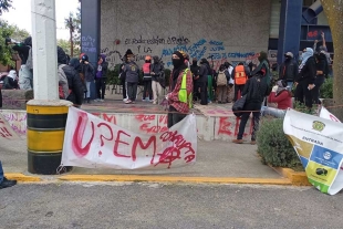 Enjambre Estudiantil Universitario toma el edificio UAEMitas