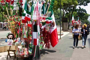 CDMX permitirá venta de artículos patrios en el Centro Histórico