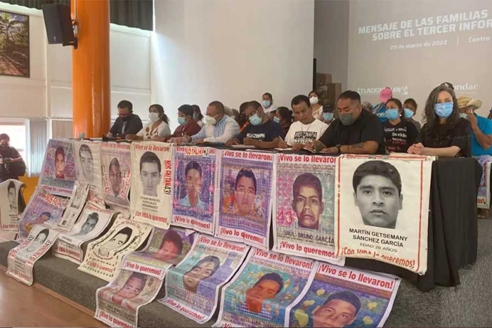 Padres de los normalistas de Ayotzinapa piden que Peña Nieto declare